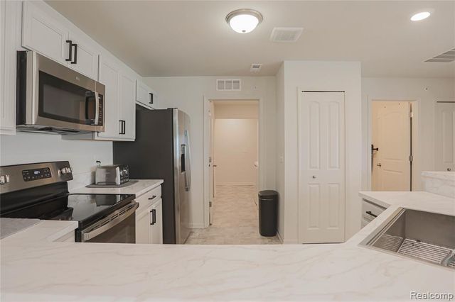 21984 Andover Drive, Macomb, MI 48042