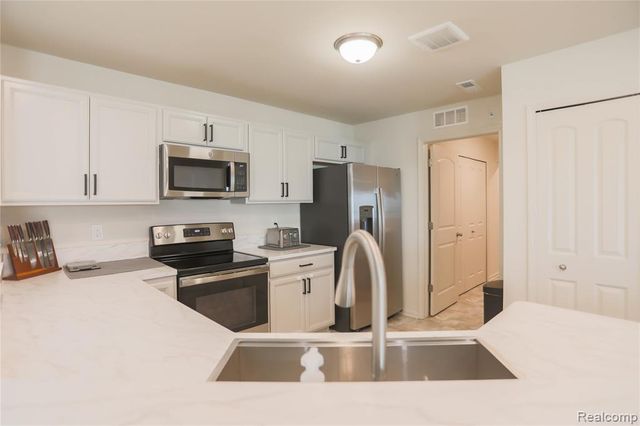21984 Andover Drive, Macomb, MI 48042