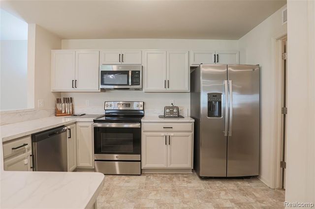 21984 Andover Drive, Macomb, MI 48042