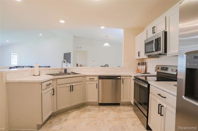 21984 Andover Drive, Macomb, MI 48042