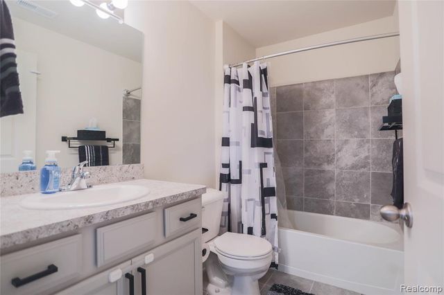21984 Andover Drive, Macomb, MI 48042
