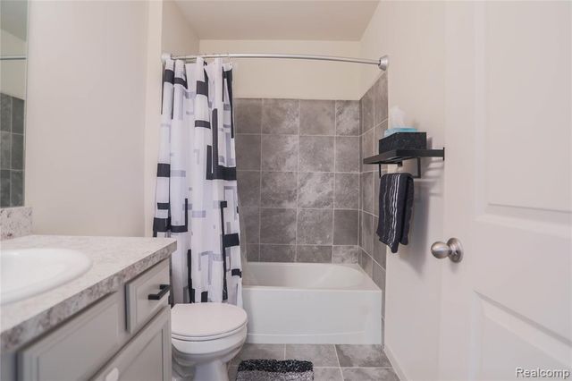 21984 Andover Drive, Macomb, MI 48042