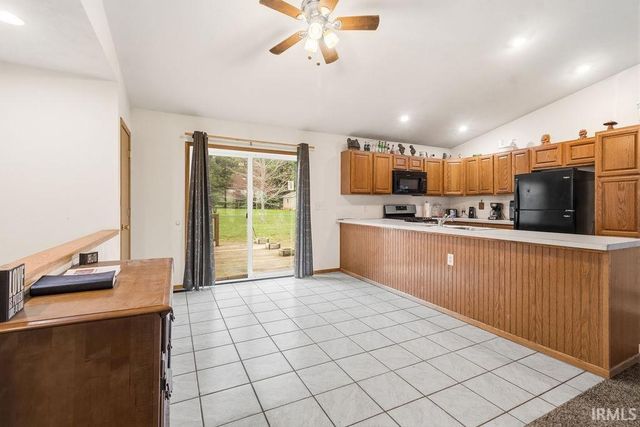 2804 E Lapoint Drive, Milford, IN 46542