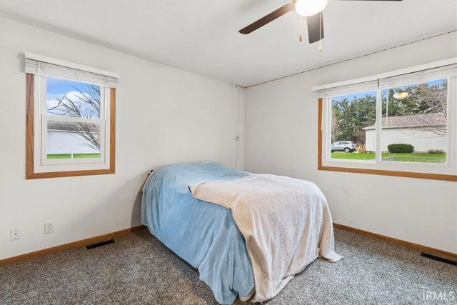 2804 E Lapoint Drive, Milford, IN 46542