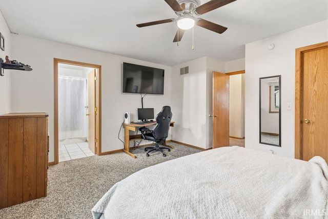 2804 E Lapoint Drive, Milford, IN 46542