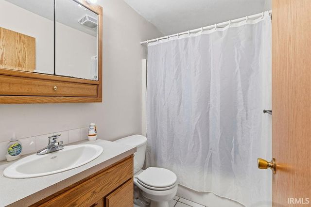 2804 E Lapoint Drive, Milford, IN 46542