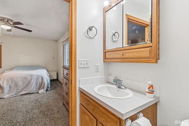 2804 E Lapoint Drive, Milford, IN 46542