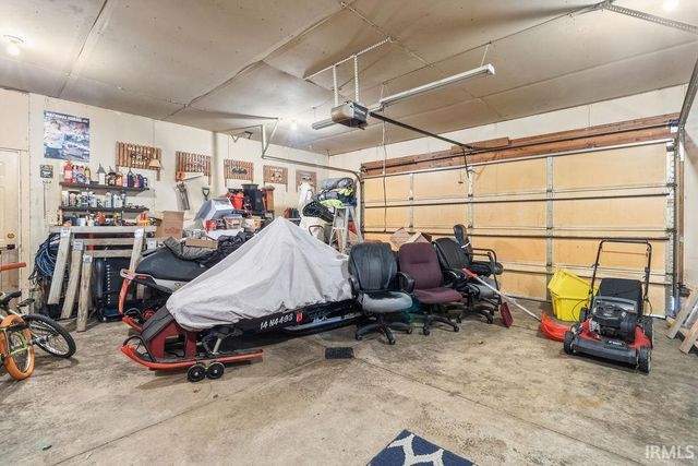 2804 E Lapoint Drive, Milford, IN 46542