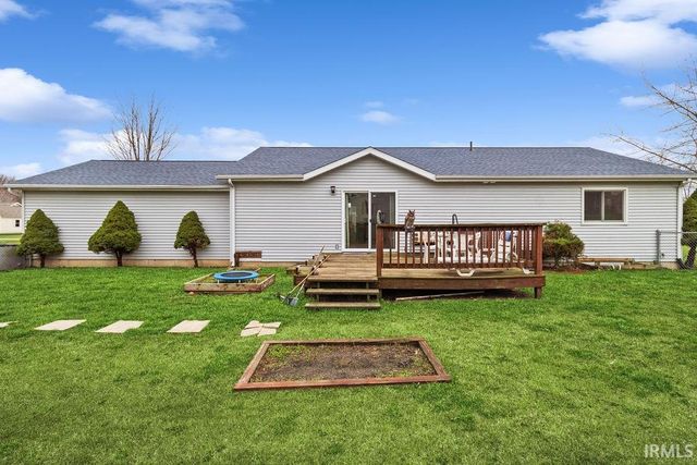 2804 E Lapoint Drive, Milford, IN 46542