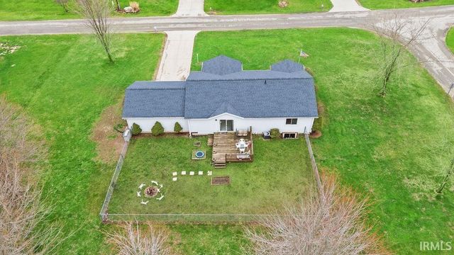 2804 E Lapoint Drive, Milford, IN 46542