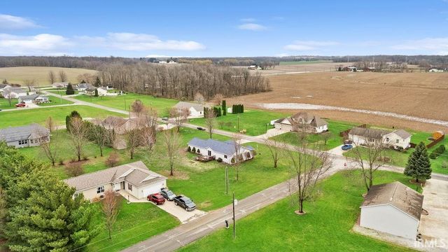 2804 E Lapoint Drive, Milford, IN 46542