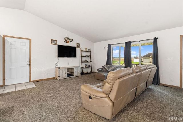 2804 E Lapoint Drive, Milford, IN 46542