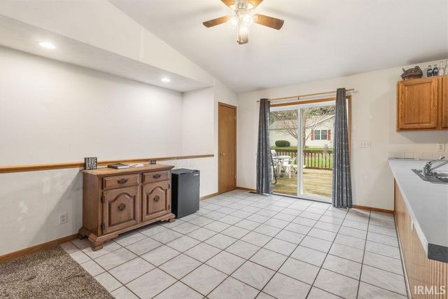 2804 E Lapoint Drive, Milford, IN 46542