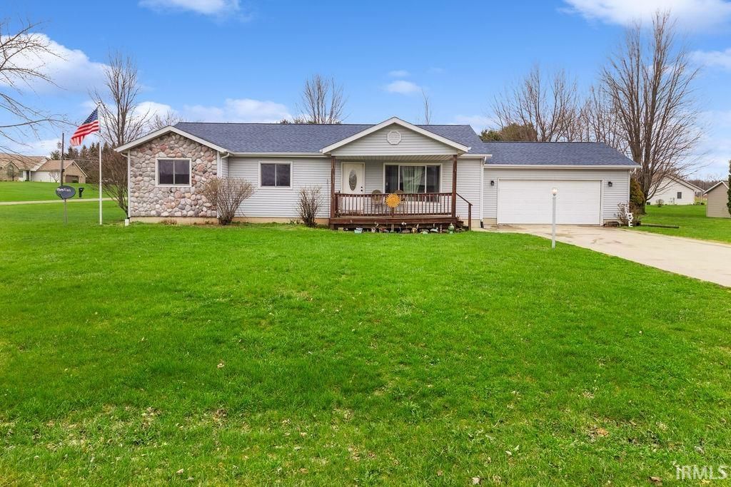 2804 E Lapoint Drive, Milford, IN 46542