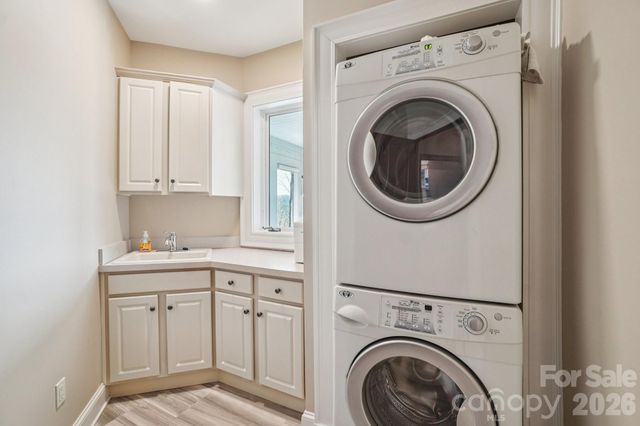 133 Falls Summit Road, Hendersonville, NC 28739