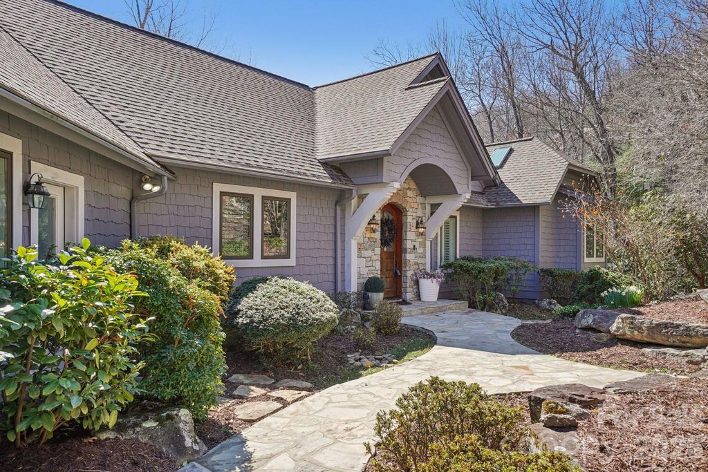 133 Falls Summit Road, Hendersonville, NC 28739