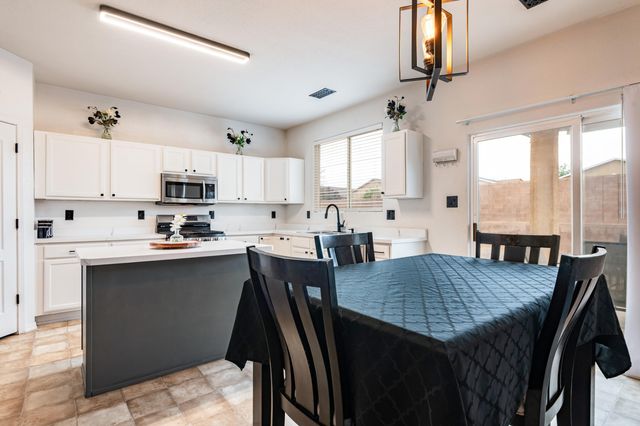 2419 Meadow Gate Trail SW, Albuquerque, NM 87121