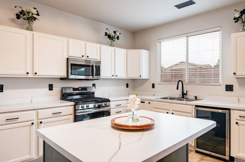 2419 Meadow Gate Trail SW, Albuquerque, NM 87121