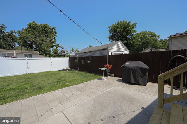204 E MAIDEN LN, Somerdale, NJ 08083