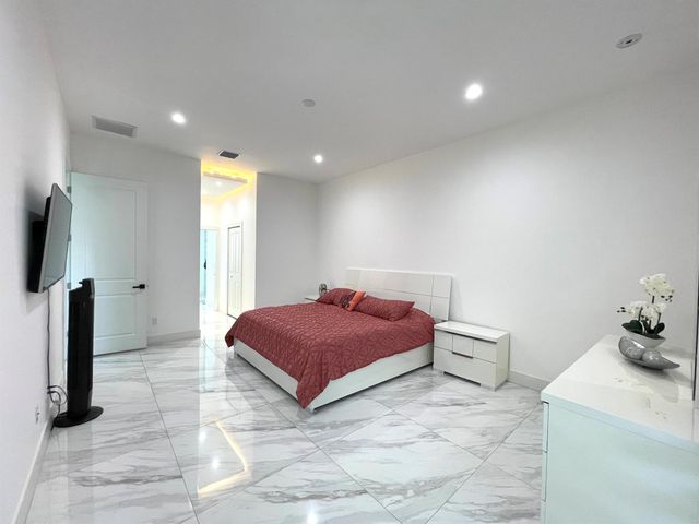 205 SW Chapman Avenue, Port St Lucie, FL 34984
