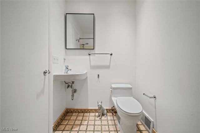 24061 Fairmount Boulevard, Beachwood, OH 44122