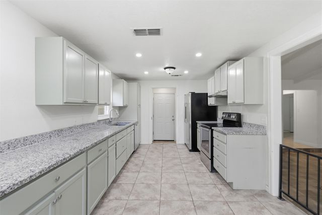2400 York Minster Court, Arlington, TX 76006