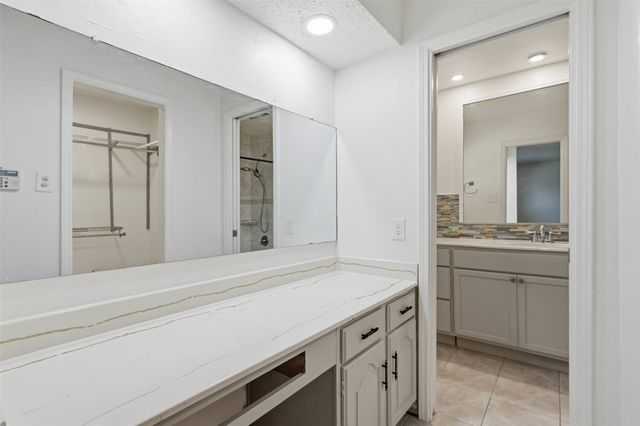 2400 York Minster Court, Arlington, TX 76006