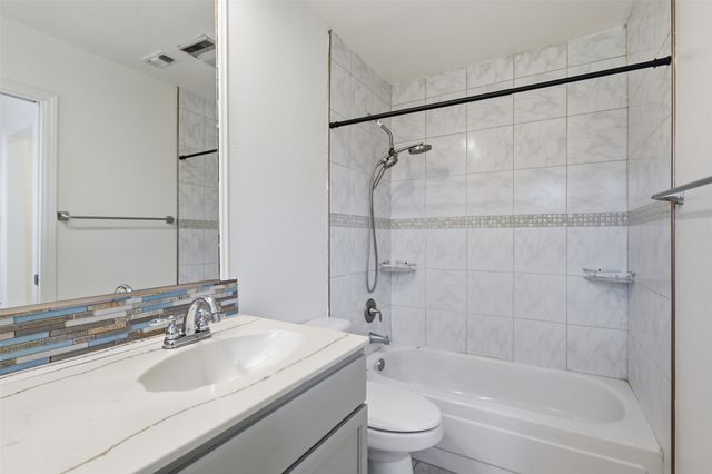 2400 York Minster Court, Arlington, TX 76006