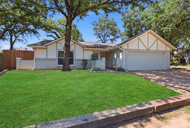 2400 York Minster Court, Arlington, TX 76006