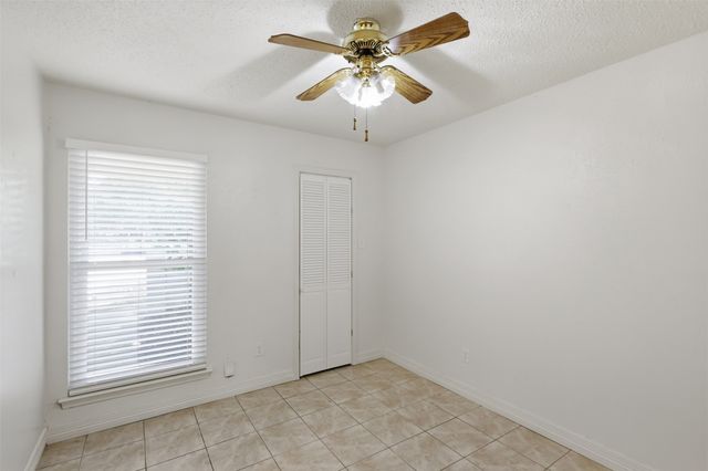 2400 York Minster Court, Arlington, TX 76006