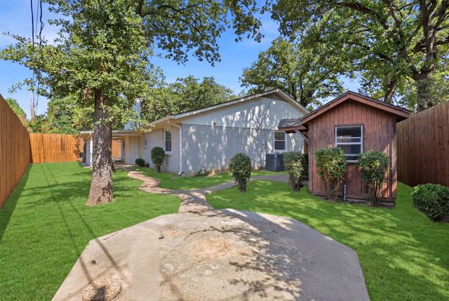 2400 York Minster Court, Arlington, TX 76006