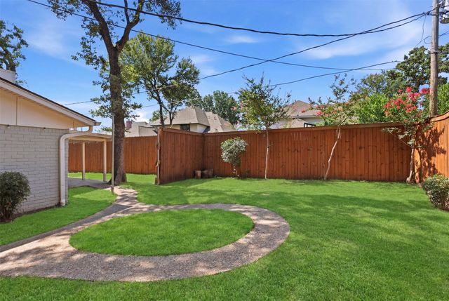 2400 York Minster Court, Arlington, TX 76006