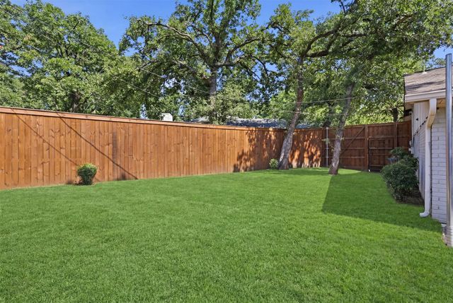 2400 York Minster Court, Arlington, TX 76006