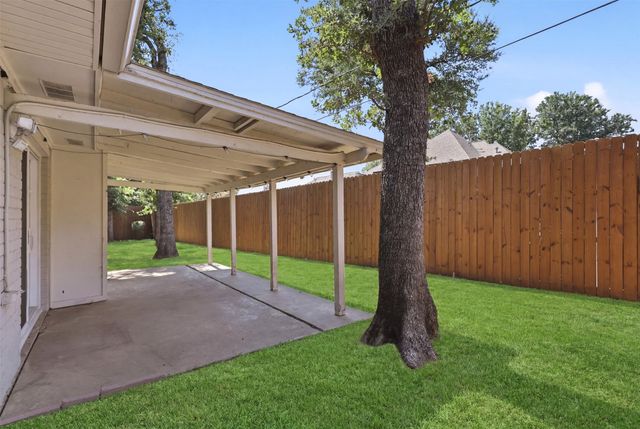 2400 York Minster Court, Arlington, TX 76006