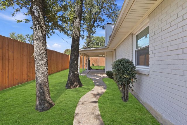 2400 York Minster Court, Arlington, TX 76006