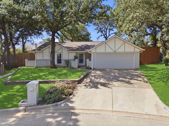 2400 York Minster Court, Arlington, TX 76006