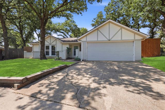 2400 York Minster Court, Arlington, TX 76006