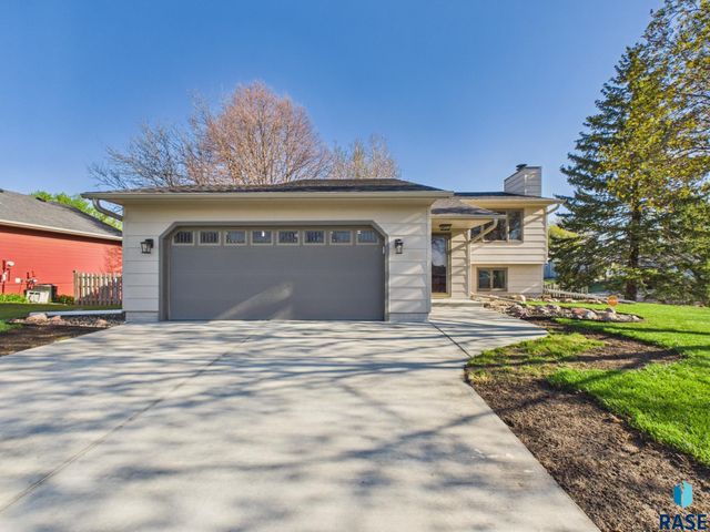 701 N Savannah Dr Drive, Sioux Falls, SD 57103