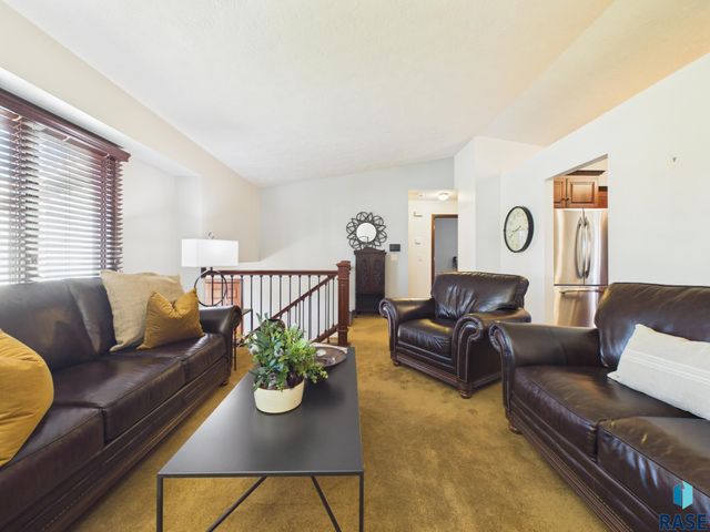 701 N Savannah Dr Drive, Sioux Falls, SD 57103