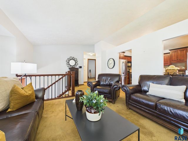 701 N Savannah Dr Drive, Sioux Falls, SD 57103