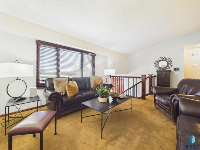 701 N Savannah Dr Drive, Sioux Falls, SD 57103