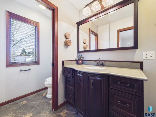 701 N Savannah Dr Drive, Sioux Falls, SD 57103