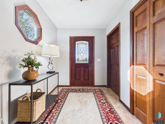 701 N Savannah Dr Drive, Sioux Falls, SD 57103