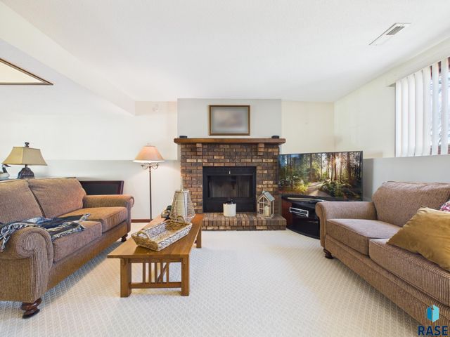 701 N Savannah Dr Drive, Sioux Falls, SD 57103
