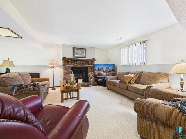 701 N Savannah Dr Drive, Sioux Falls, SD 57103