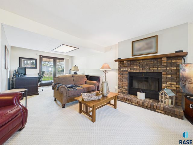 701 N Savannah Dr Drive, Sioux Falls, SD 57103