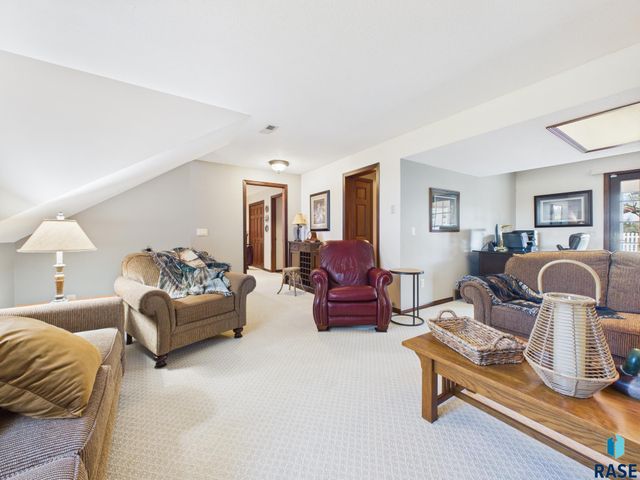701 N Savannah Dr Drive, Sioux Falls, SD 57103