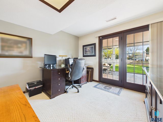 701 N Savannah Dr Drive, Sioux Falls, SD 57103