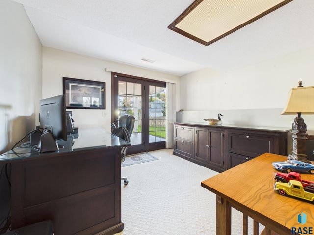 701 N Savannah Dr Drive, Sioux Falls, SD 57103