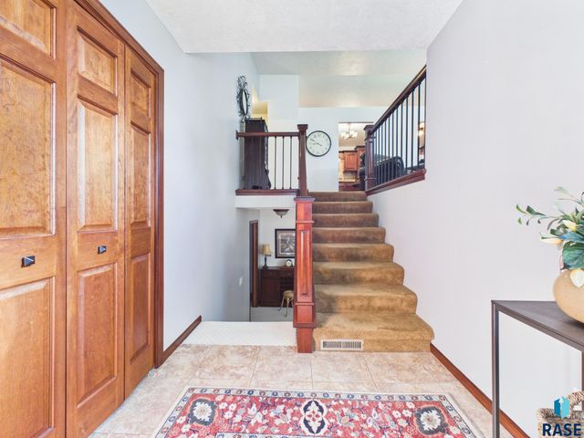 701 N Savannah Dr Drive, Sioux Falls, SD 57103